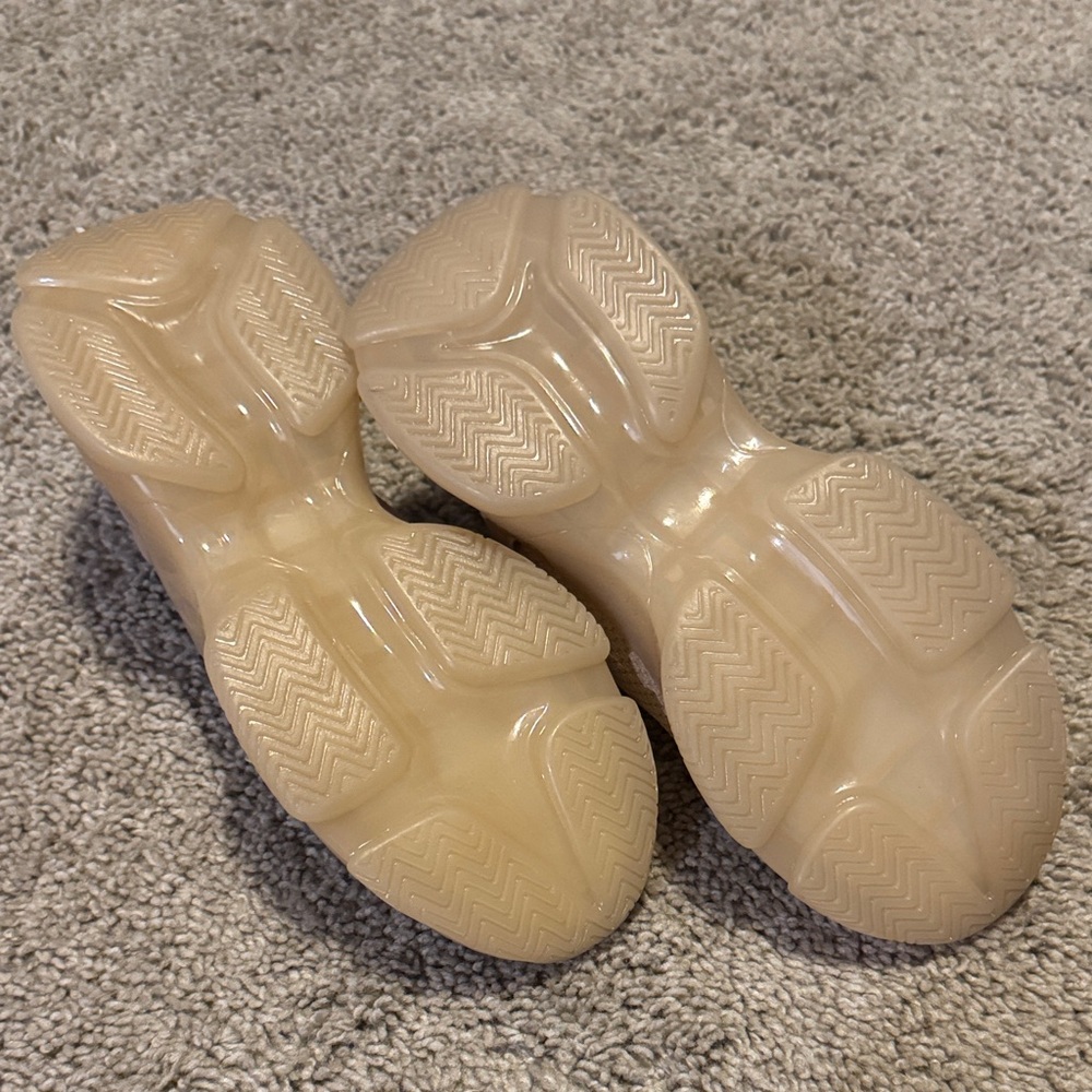 NWOT Steve Madden Women's Beige Gold Gemstones Textured Sneakers - Picture 5 of 7